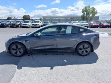 2023 Tesla Model 3 - image 3