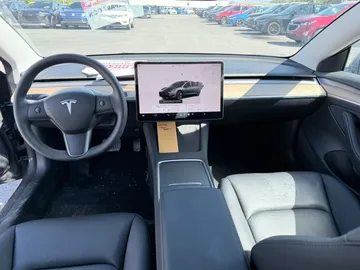 2023 Tesla Model 3 - image 9