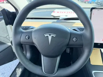 2023 Tesla Model 3 - image 10