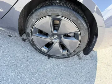 2023 Tesla Model 3 - image 7