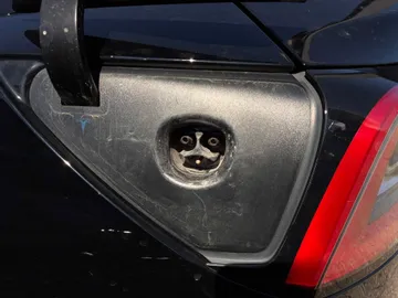 2023 Tesla Model 3 - image 10