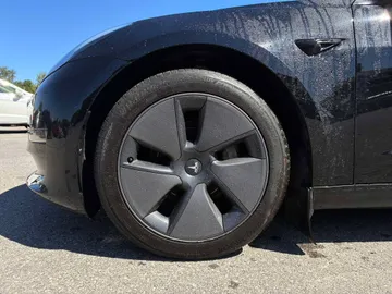 2023 Tesla Model 3 - image 7