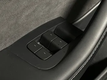 2023 Tesla Model 3 - image 21
