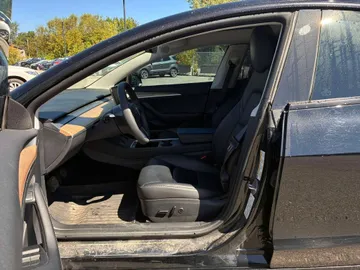 2023 Tesla Model 3 - image 8