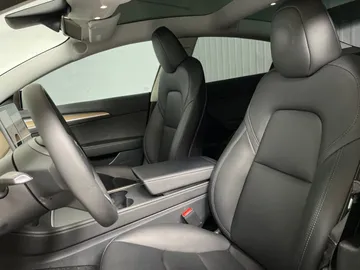 2023 Tesla Model 3 - image 3
