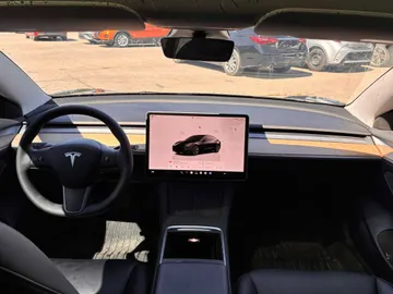 2023 Tesla Model 3 - image 9