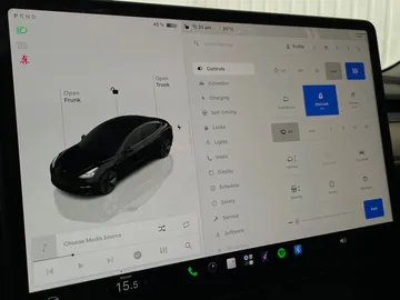 2023 Tesla Model 3 - image 24