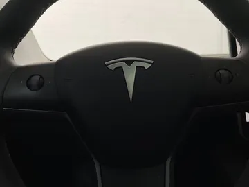 2023 Tesla Model 3 - image 17