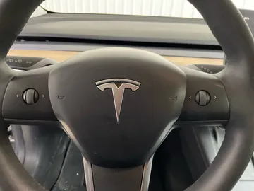 2023 Tesla Model 3 - image 17