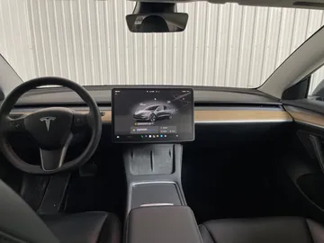 2023 Tesla Model 3 - image 4