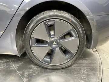 2023 Tesla Model 3 - image 7