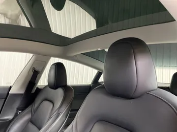2023 Tesla Model 3 - image 6