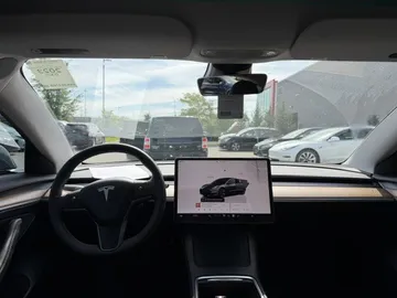 2023 Tesla Model 3 - image 7