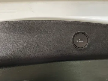 2023 Tesla Model 3 - image 26