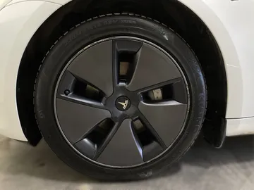 2023 Tesla Model 3 - image 7