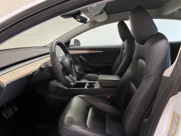 2023 Tesla Model 3 - image 3
