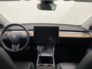 2023 Tesla Model 3 - image 4
