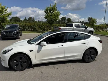 2023 Tesla Model 3 - image 4