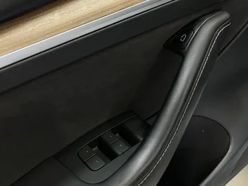 2023 Tesla Model 3 - image 19