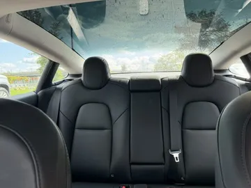 2023 Tesla Model 3 - image 7