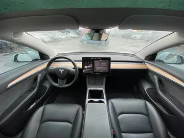 2023 Tesla Model 3 - image 9