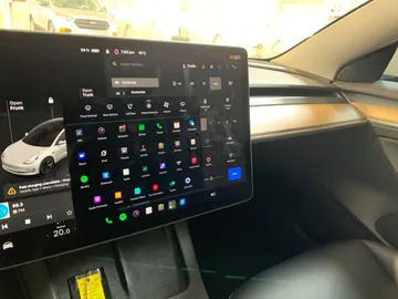 2023 Tesla Model 3 - image 26