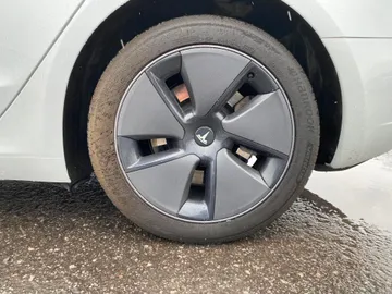 2023 Tesla Model 3 - image 10