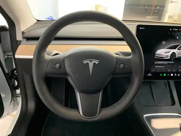 2023 Tesla Model 3 - image 18
