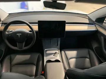 2023 Tesla Model 3 - image 15