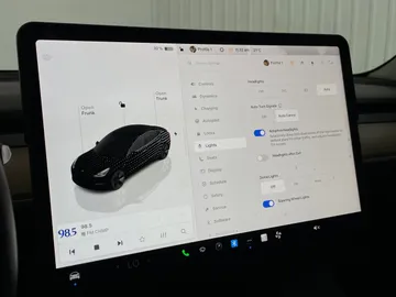 2023 Tesla Model 3 - image 16