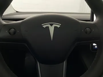 2023 Tesla Model 3 - image 17