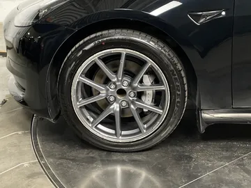 2023 Tesla Model 3 - image 7