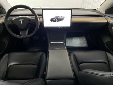 2023 Tesla Model 3 - image 4