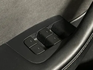 2023 Tesla Model 3 - image 21