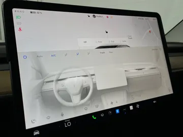 2023 Tesla Model 3 - image 28