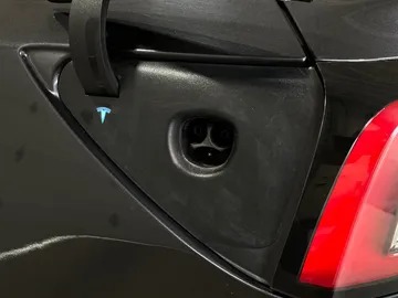 2024 Tesla Model 3 - image 27