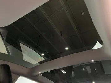 2024 Tesla Model 3 - image 6