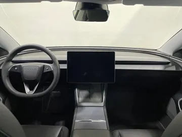 2024 Tesla Model 3 - image 4