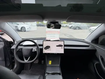 2024 Tesla Model 3 - image 9