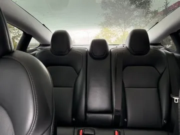 2024 Tesla Model 3 - image 8