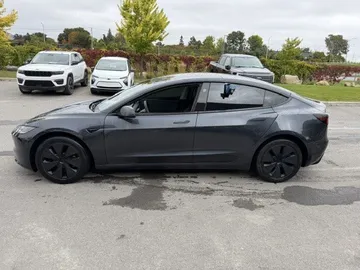 2024 Tesla Model 3 - image 6