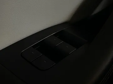 2024 Tesla Model 3 - image 26