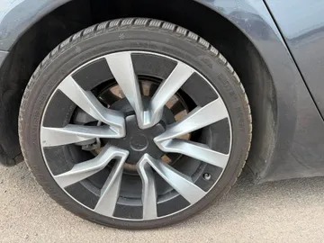 2024 Tesla Model 3 - image 10