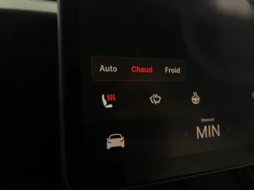 2024 Tesla Model 3 - image 28