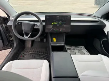 2024 Tesla Model 3 - image 9