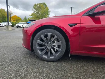 2024 Tesla Model 3 - image 7