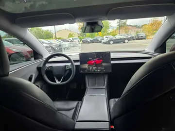 2024 Tesla Model 3 - image 9