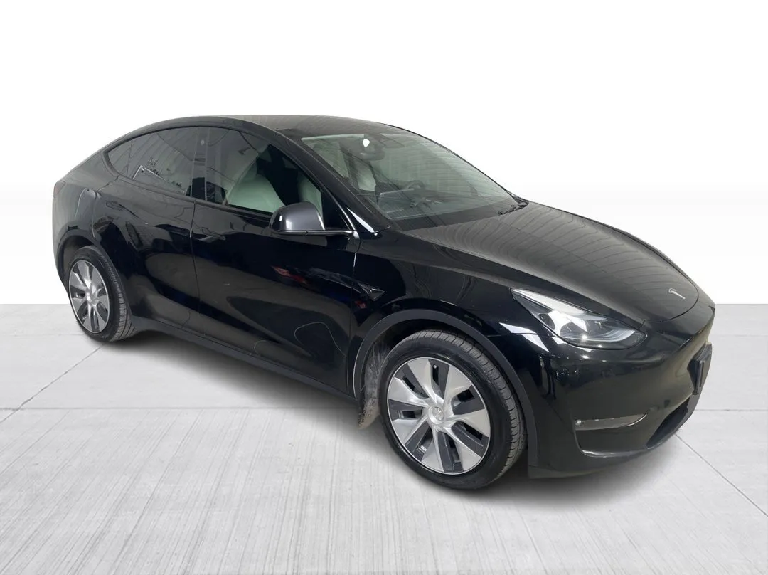 Tesla Model Y usage  vendre prs de Montral | AED