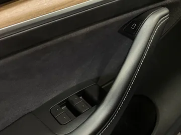 2023 Tesla Model Y - image 19