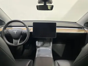 2023 Tesla Model Y - image 4